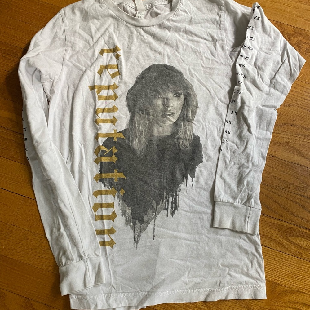 Taylor Swift Black and White Long Sleeve Tee